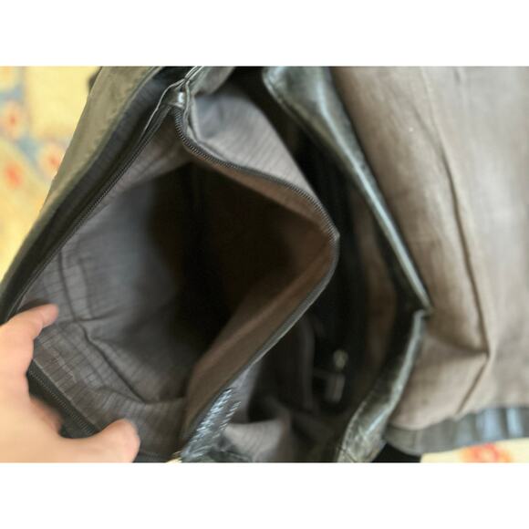 Fossil Deep Olive Green Leather Crossbody Messenger Bag - Picture 8 of 14